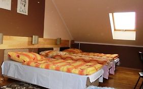 Pokoje Goscinne Na Skraju Lasu